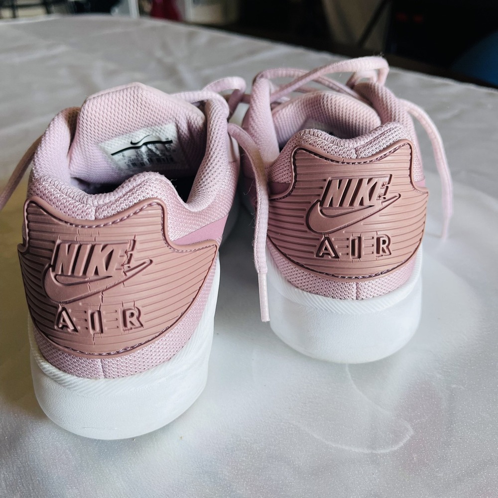 Nike Air Max Oketo Colorway Sneakers Women's Size 6 Pink AQ2231-500